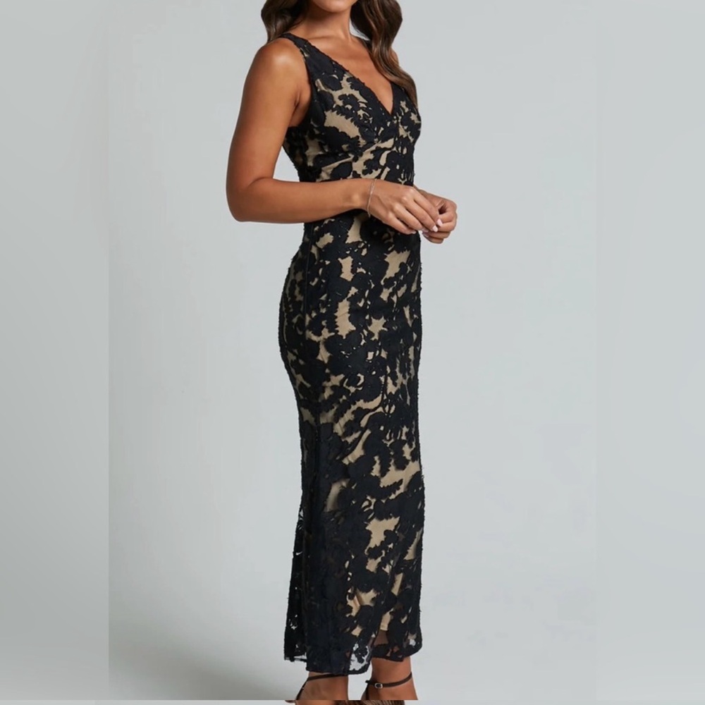 Showpo Zymae midi Black Lace Overlay V-Neck Evening Dress size 4 new